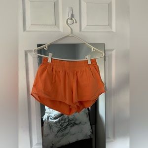Lululemon Hotty Hot 2.5 Low Rise Short, Orange Soda, Size 6